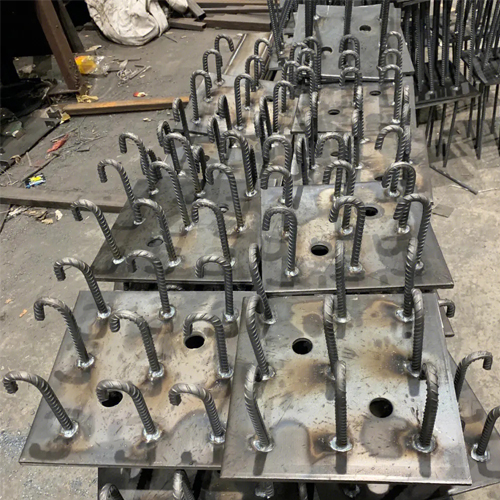 图纸中如何确定张家界预埋件的位置？